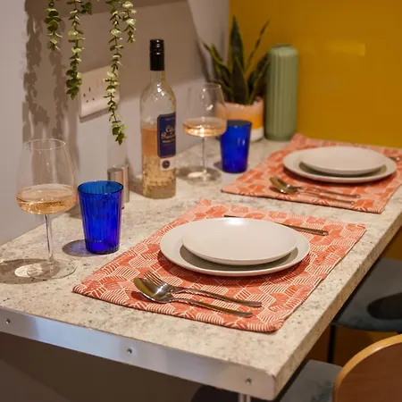 Apartment Hideaway - 2 Bed Near Station And Conference Centre