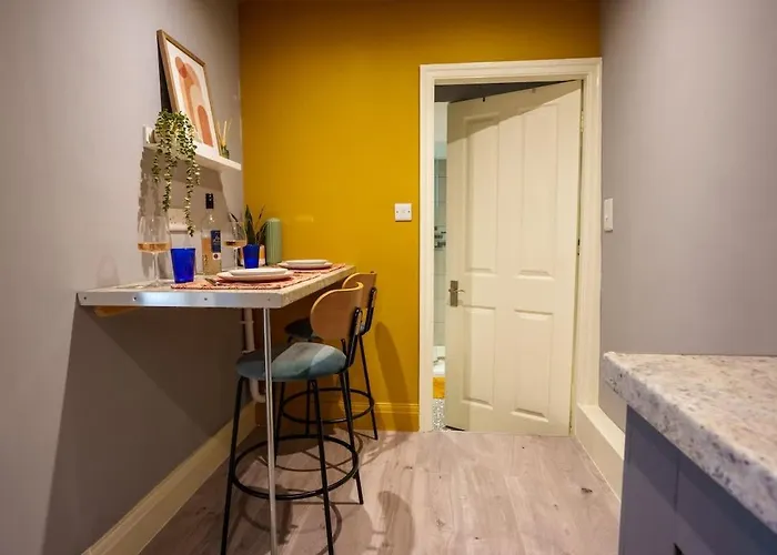 Hideaway - 2 Bed Near Station And Conference Centre