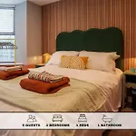 Hideaway - 2 Bed Near Station And Conference Centre Daire *