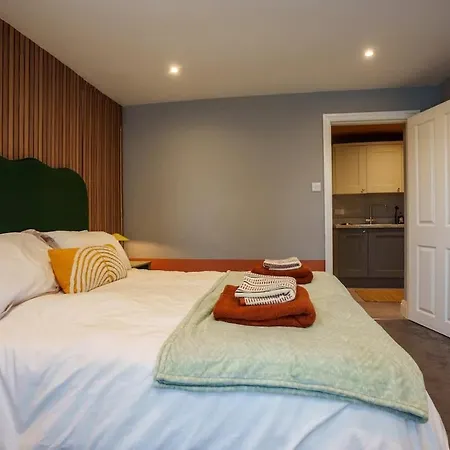 Hideaway - 2 Bed Near Station And Conference Centre