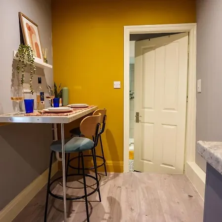 Hideaway - 2 Bed Near Station And Conference Centre