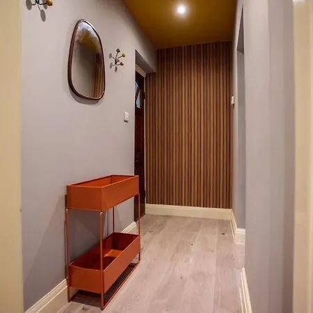 Hideaway - 2 Bed Near Station And Conference Centre