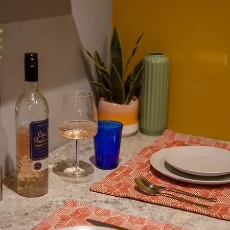 Apartamento Hideaway - 2 Bed Near Station And Conference Centre *