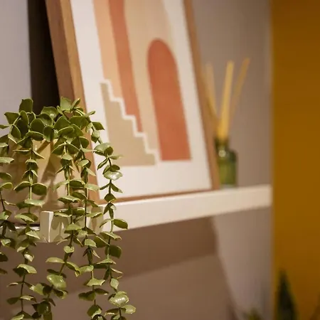 Hideaway - 2 Bed Near Station And Conference Centre 해러게이트