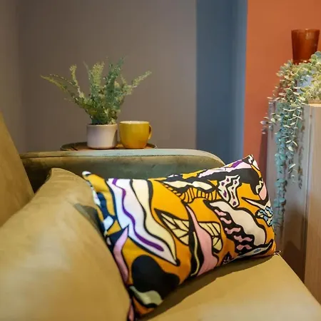 Hideaway - 2 Bed Near Station And Conference Centre 아파트 *