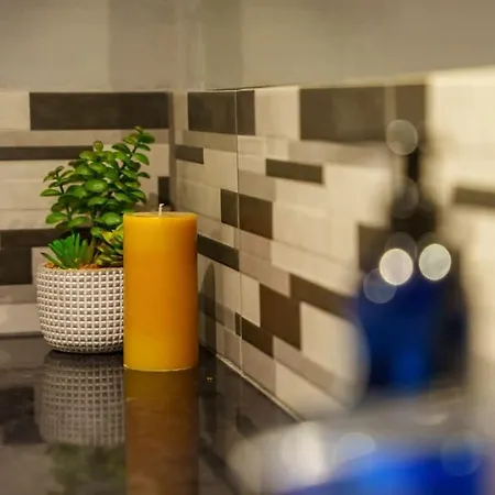 Hideaway - 2 Bed Near Station And Conference Centre 해러게이트