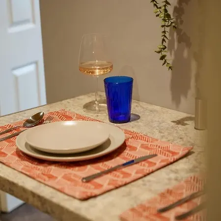 Hideaway - 2 Bed Near Station And Conference Centre 아파트 해러게이트