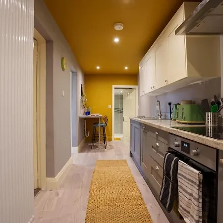 아파트 Hideaway - 2 Bed Near Station And Conference Centre 해러게이트