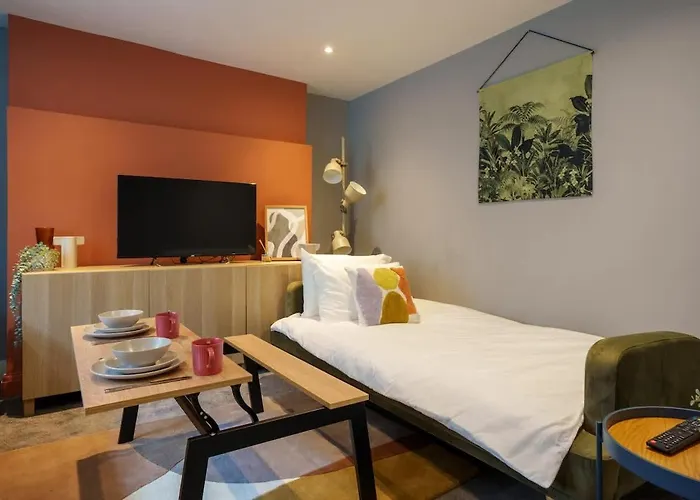 Hideaway - 2 Bed Near Station And Conference Centre *