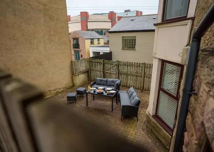 Hideaway - 2 Bed Near Station And Conference Centre Apartman