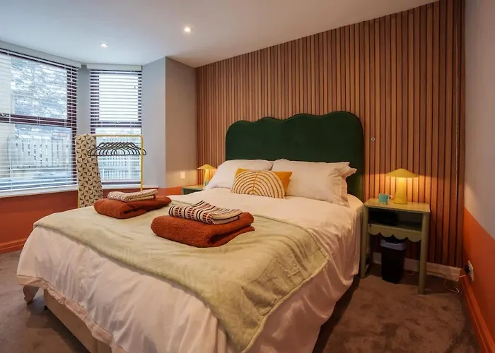 Hideaway - 2 Bed Near Station And Conference Centre *